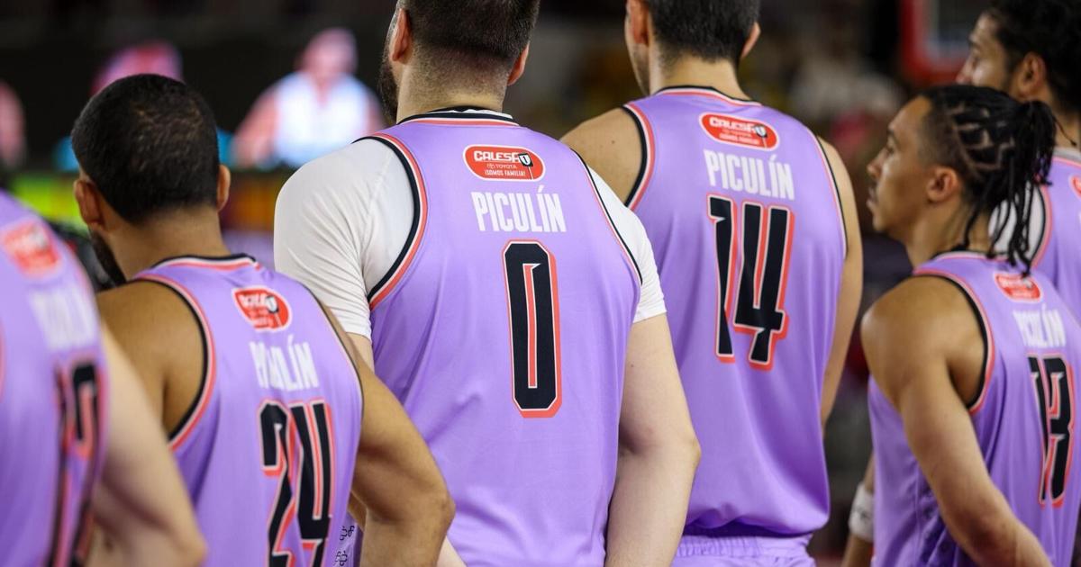 Los Criollos honran la vida de Piculín Ortiz en sus uniformes