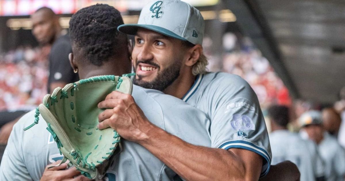 Raymond Burgos firma contrato de ligas menores con los Medias Rojas