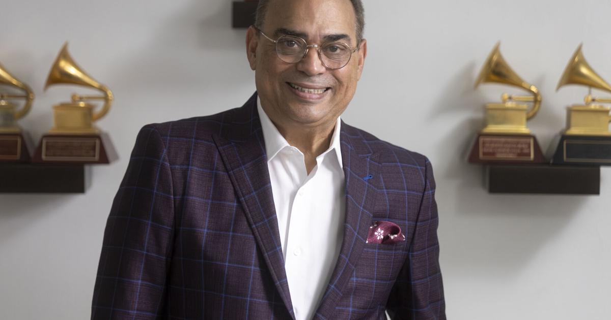 Gilberto Santa Rosa lanza "Consejo de un Abuelo", su primera colaboración con su nieto