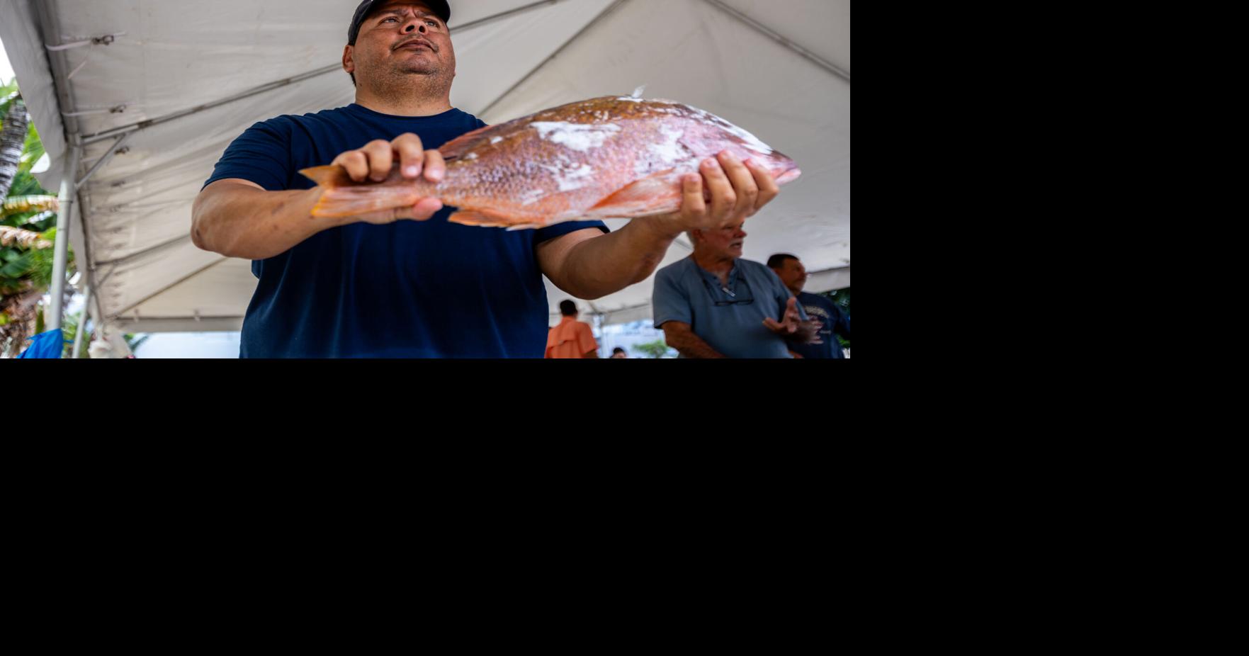 VIDEO: Pescador boricua muestra cómo verificar la frescura del pescado en Semana Santa