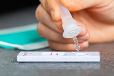 FDA aprueba primera prueba combinada para covid-19 y gripe