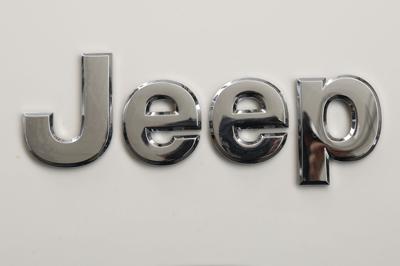 ALERTA: Llaman a revisión a casi 220,000 Jeep Cherokee por peligroso riesgo