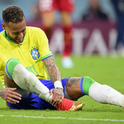 Neymar se somete a radiografías y recibe terapias por su lesión de tobillo