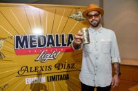Latas con diseño del muralista Alexis Díaz
