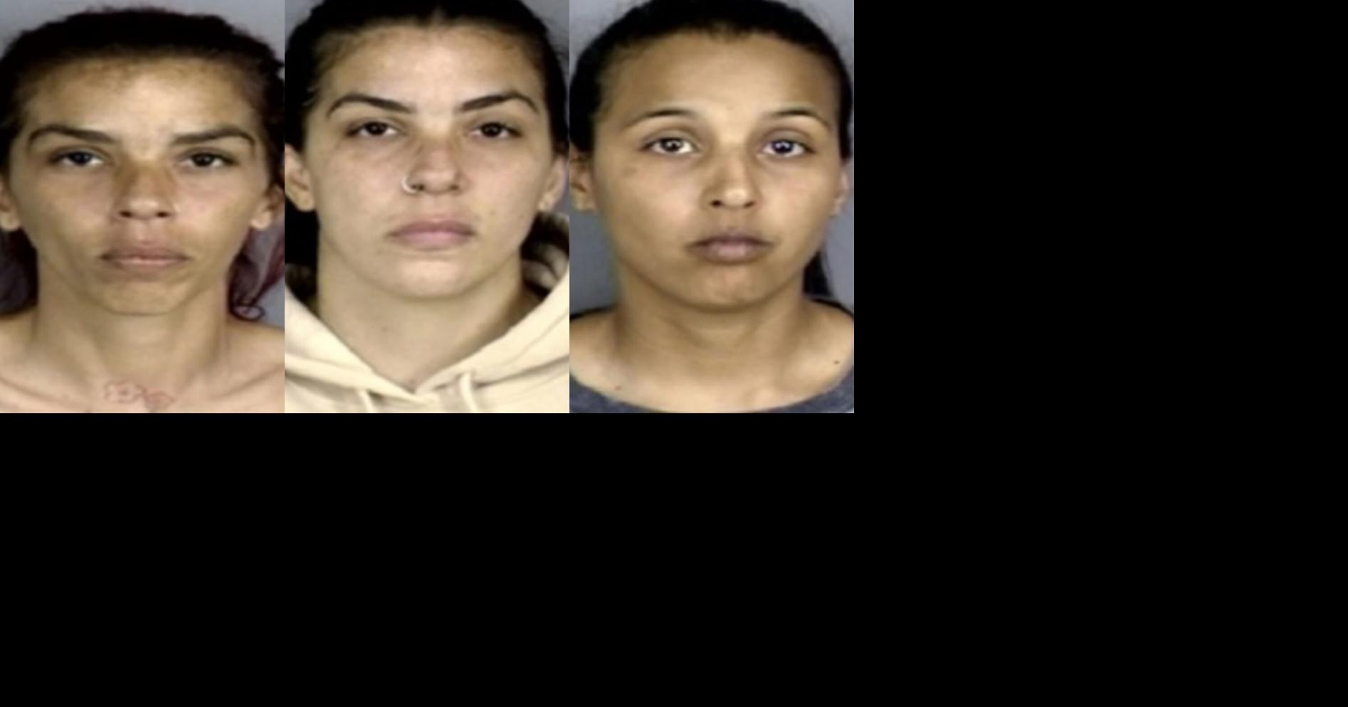 | Las tres mujeres quedaron en libertad tras prestar las fianzas impuestas por el tribunal.