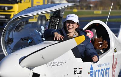Una joven de 19 años bate un récord de vuelo en solitario