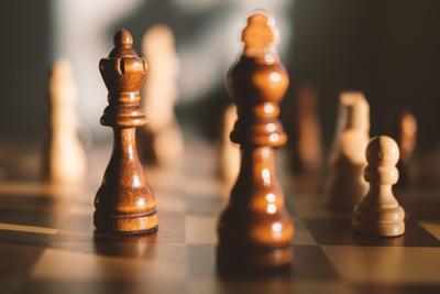 Conmoción en el mundo del ajedrez por acusaciones de trampa