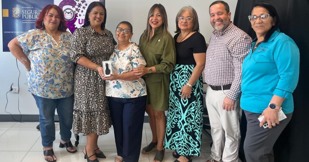 Gurabo entrega dispositivos de geolocalización a pacientes con Alzheimer