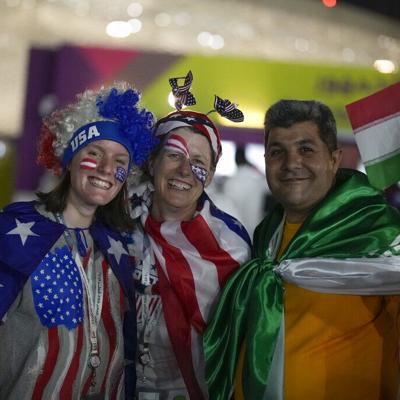 Aficionados iranís se manifiestan en duelo ante Estados Unidos