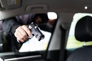Imagen de la cobertura de: Roban un Nissan Versa en carjacking a conductor en Toa Alta