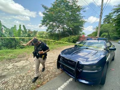 Encuentran el cadáver amortajado de una mujer en el interior de un vehículo en Bayamón