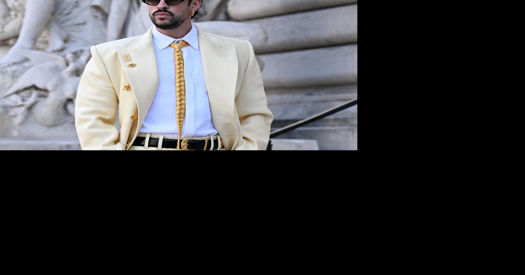 Bad Bunny lleva símbolos puertorriqueños al desfile de Schiaparelli en la Alta Costura de París