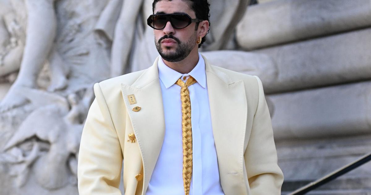 Bad Bunny lleva símbolos puertorriqueños al desfile de Schiaparelli en la Alta Costura de París