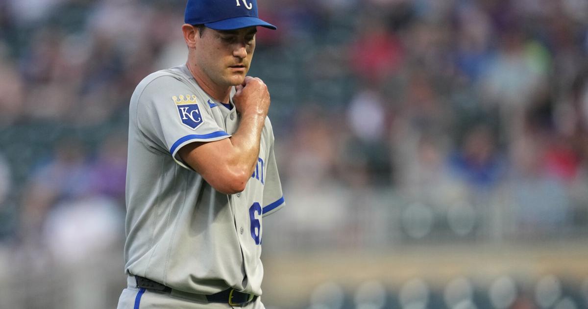Seth Lugo sale del juego tras recibir pelotazo de 106 mph en la frente