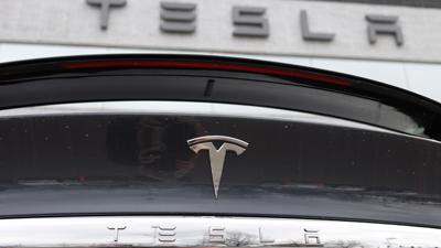 Tesla llama a revisión a más de 2,000,000 de vehículos