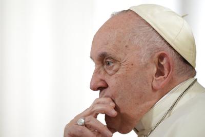 Papa Francisco admite que Iglesia tiene que hacer más en casos de abusos sexuales