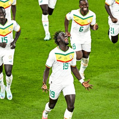 Senegal deja a Catar al borde de la eliminación al vencerlo 3-1