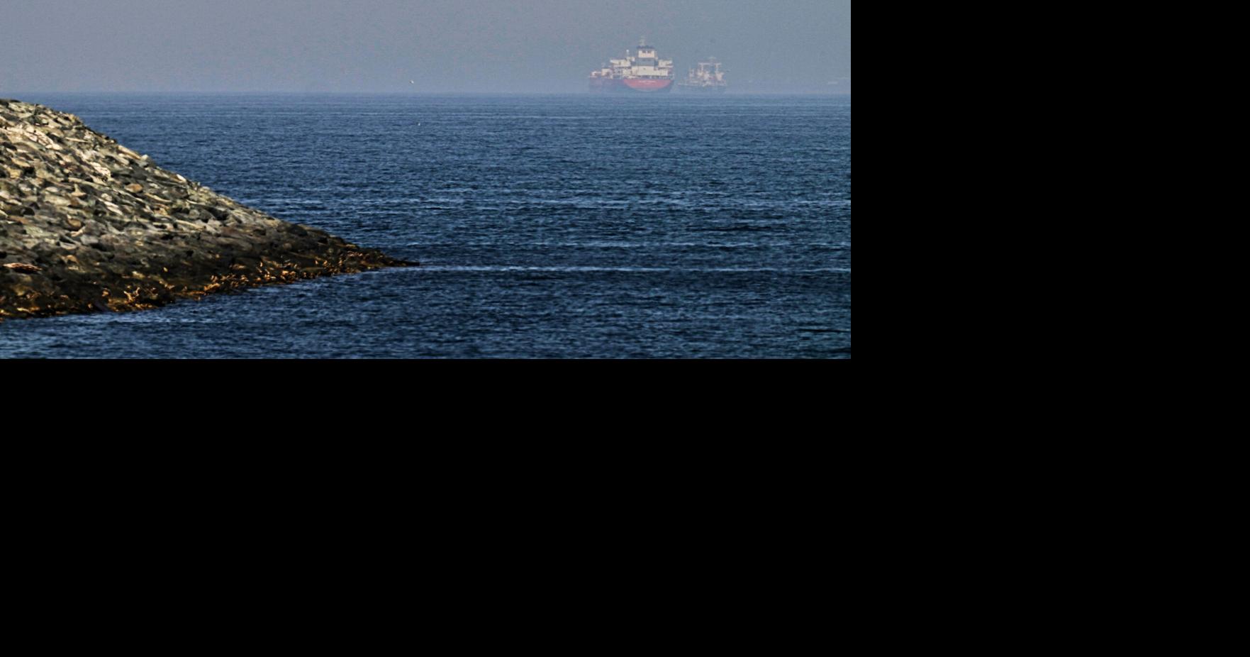 La medida busca reabrir una de las rutas marítimas más sensibles para el suministro global de petróleo y gas.
