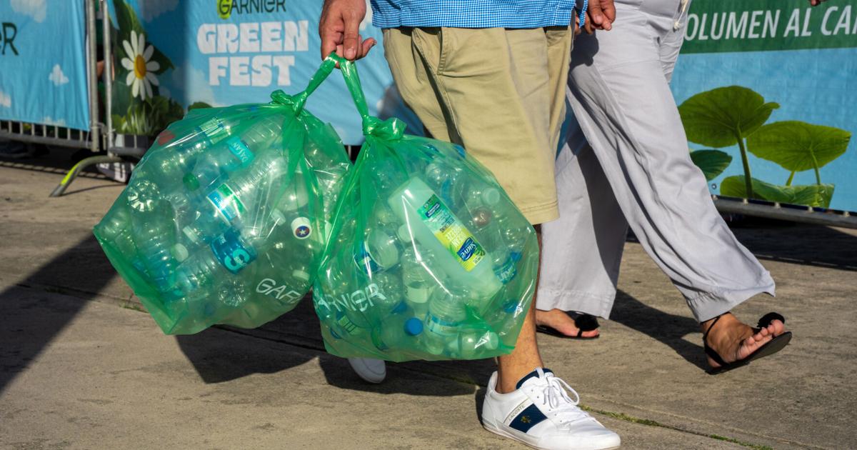 Festival en Puerto Rico recolecta más de 26 mil libras de plástico en una sola noche