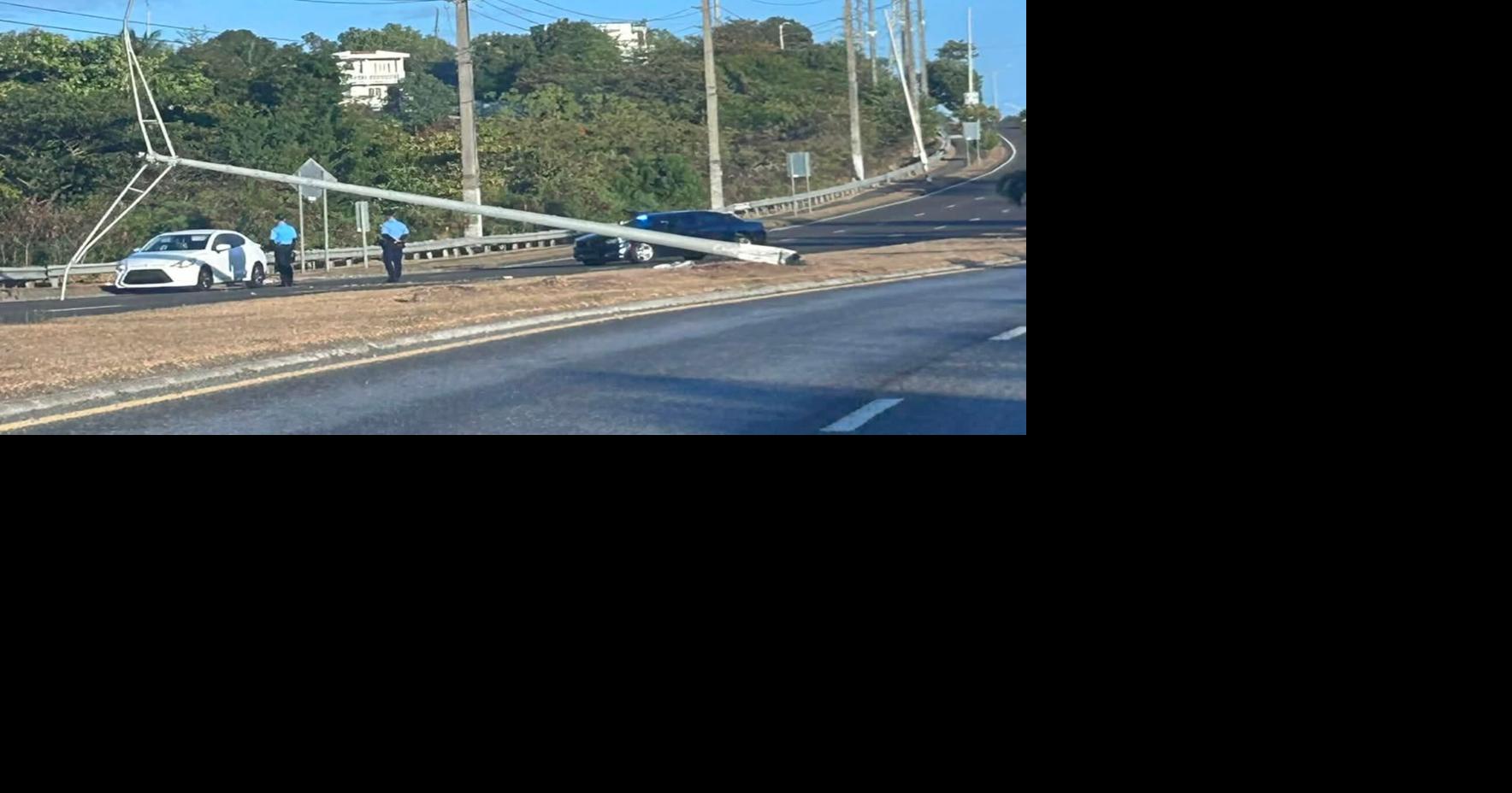 Conductor herido tras derribar un poste en la PR-54 en Guayama