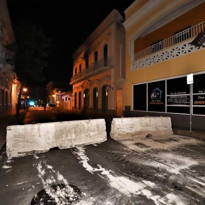 Cierran una calle del casco urbano de Ponce ante el posible colapso de edificios