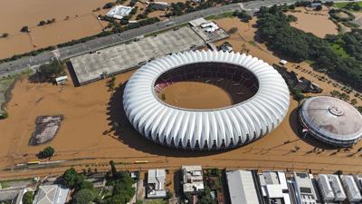 Brasil considera suspender fútbol local por inundaciones en el sur