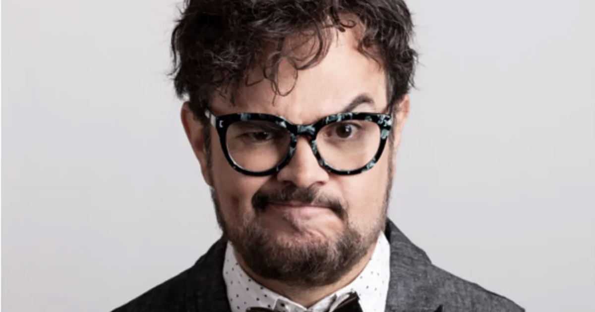 Aleks Syntek se burla del acento boricua y ataca al reguetón en concierto en México