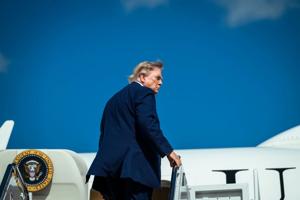 Imagen del artículo de El Vocero: VIDEO: Trump cambió de avión escondido en un contenedor de catering por amenaza de Irán
