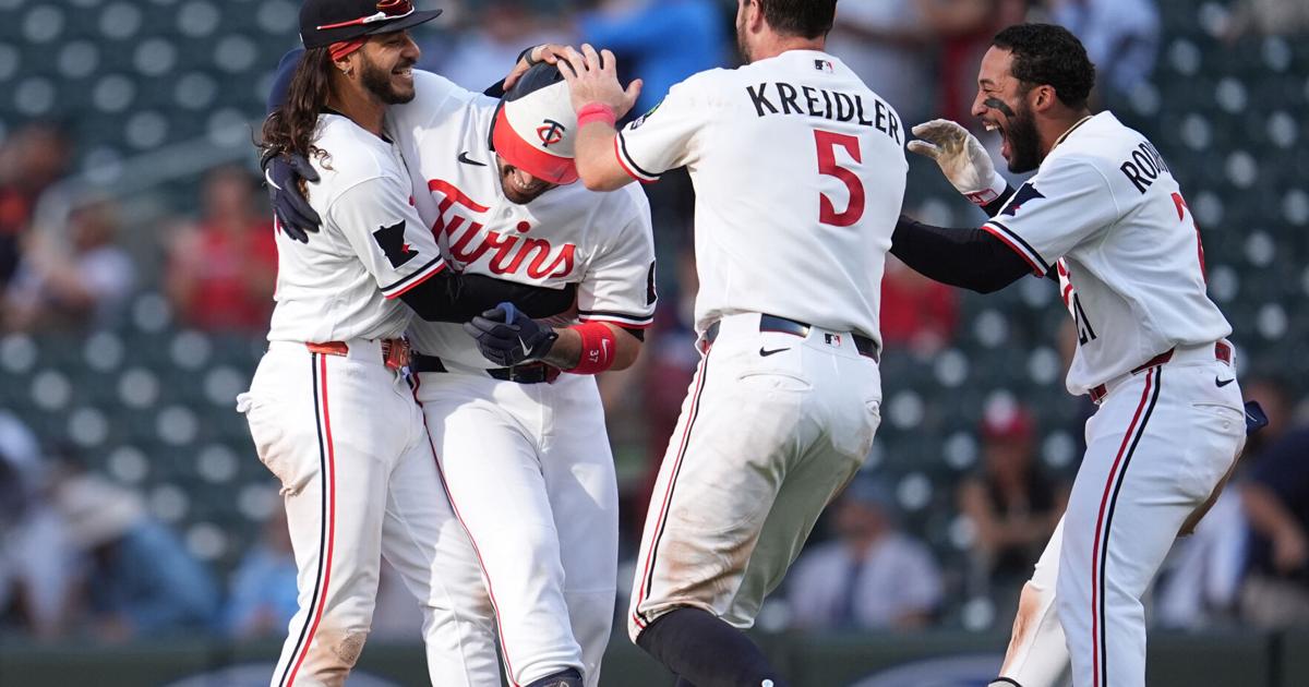 Víctor Caratini impulsa victoria de los Mellizos sobre los Yankees en la entrada 13