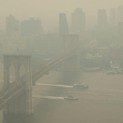 VÍDEO: Catalogan la calidad del aire en Nueva York como "históricamente insalubre"