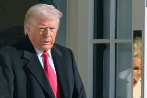 Imagen del artículo de El Vocero: Jueza frena política de Trump que suspendía visas para ciudadanos de 75 países