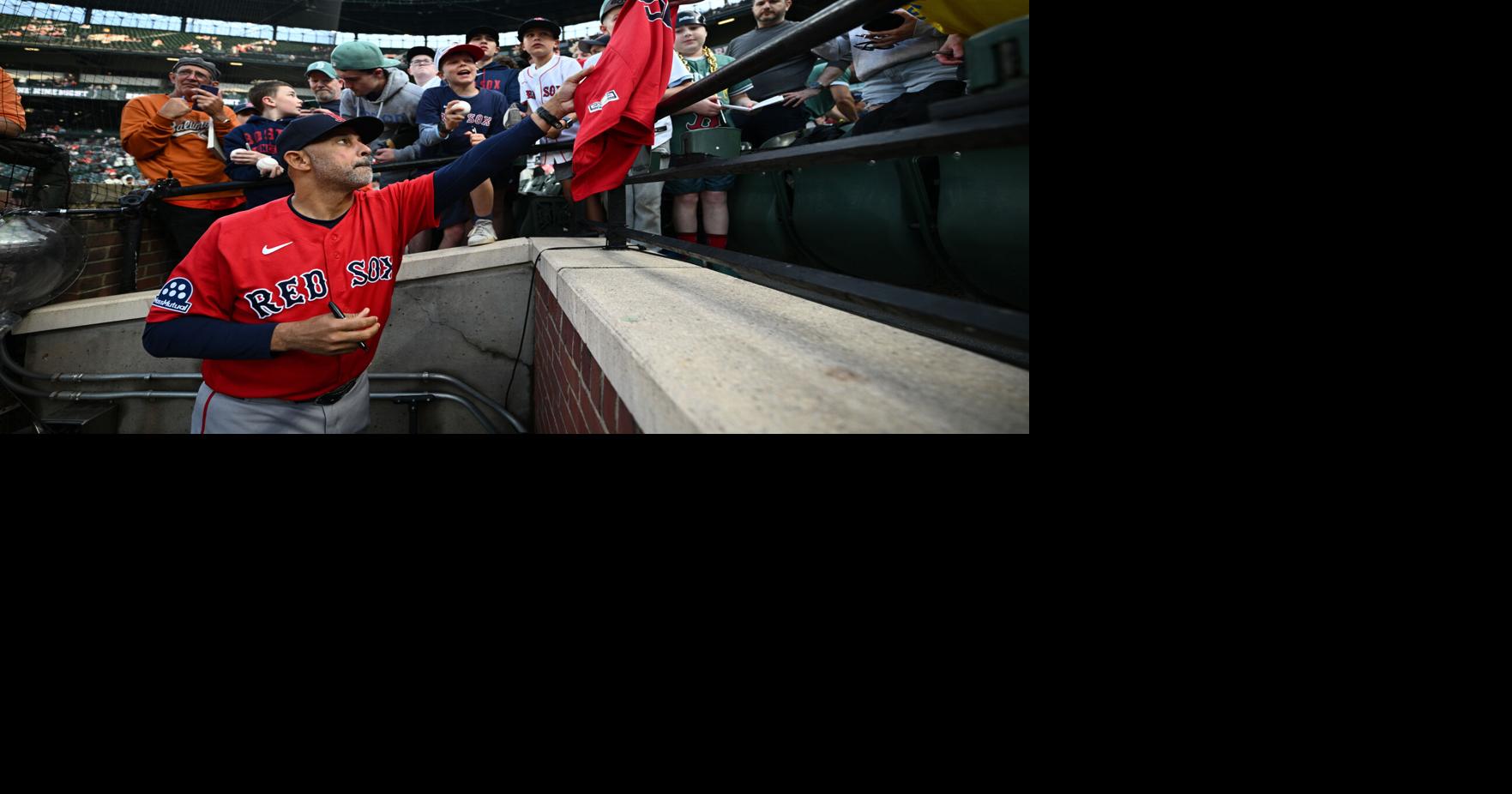 Alex Cora rechaza dirigir a los Filis tras despido de Rob Thomson
