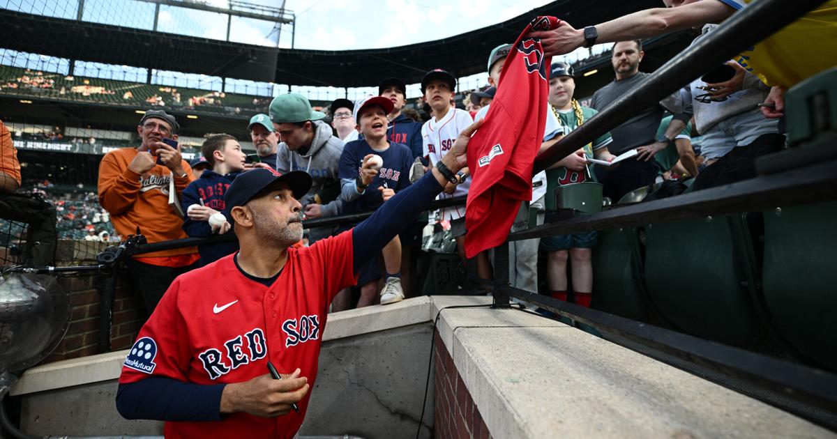 Alex Cora rechaza dirigir a los Filis tras despido de Rob Thomson
