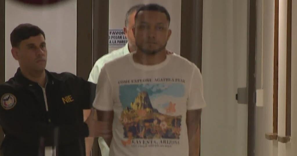 Hallan causa para arresto contra agente de la Policía que intentó acceder a dinero en cuarto de evidencia