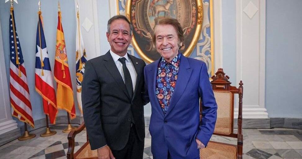 Raphael recibe la llave de la ciudad de San Juan