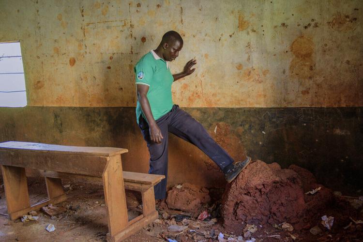 Los niños pierden la esperanza ante el cierre de escuelas en Uganda 618088d03a868.image