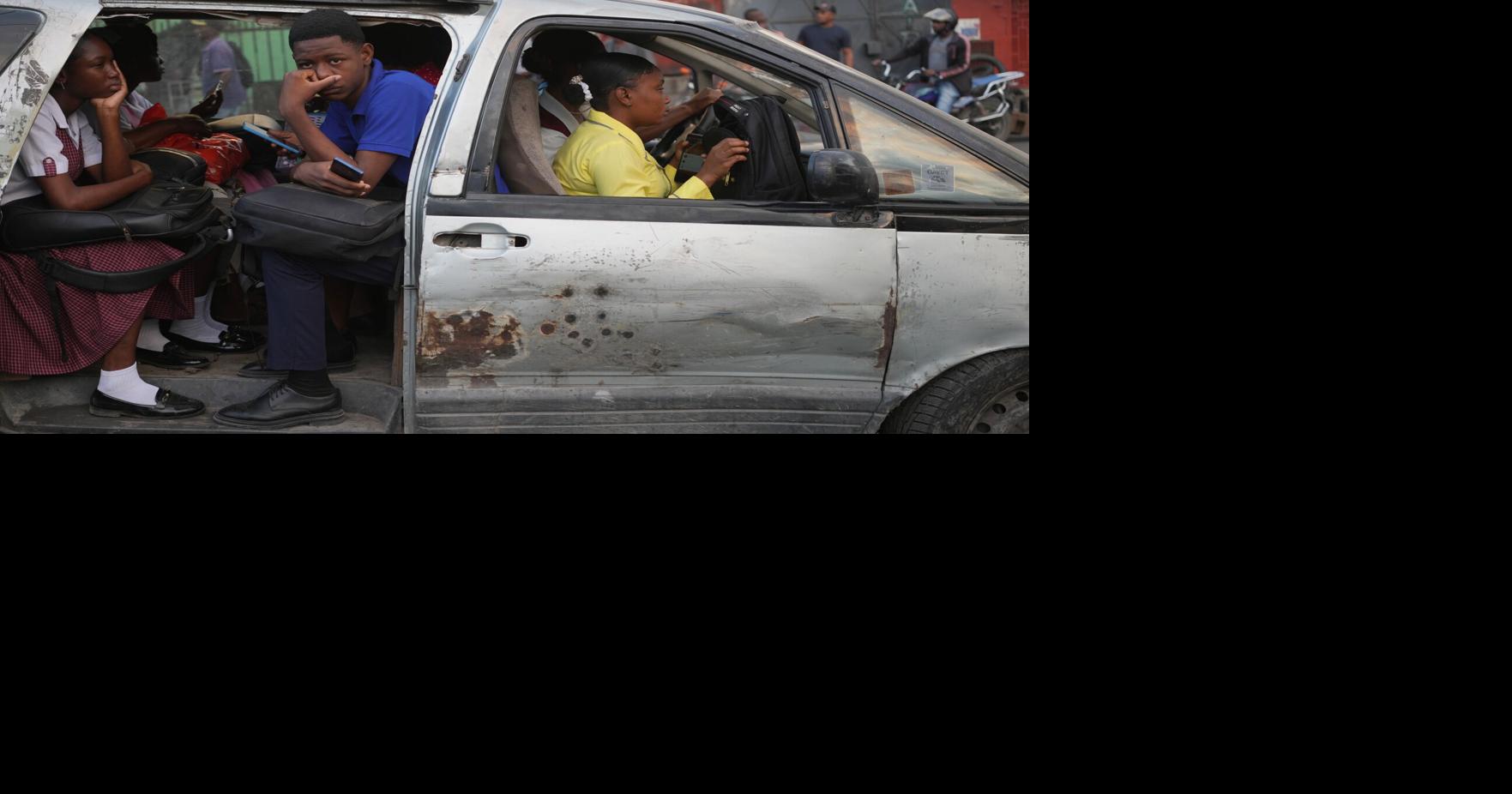 | La arremetida de la pandilla Gran Grif dejó cuerpos ensangrentados esparcidos por las calles.