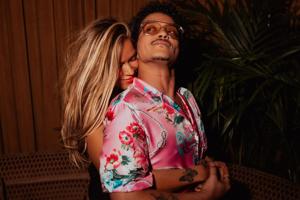 Imagen del artículo de El Vocero: ¿Romance o promoción? Karol G y Bruno Mars avivan rumores sobre una posible relación