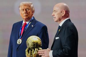 "Un líder que se preocupa por la gente": FIFA otorga a Donald Trump un premio de la paz