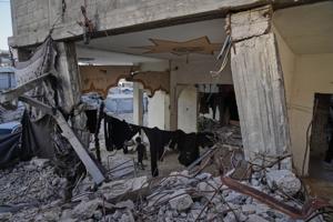Imagen del artículo de El Vocero: Derrumbe mortal de un edificio señala los peligros que azotan Gaza a casi un año del alto el fuego