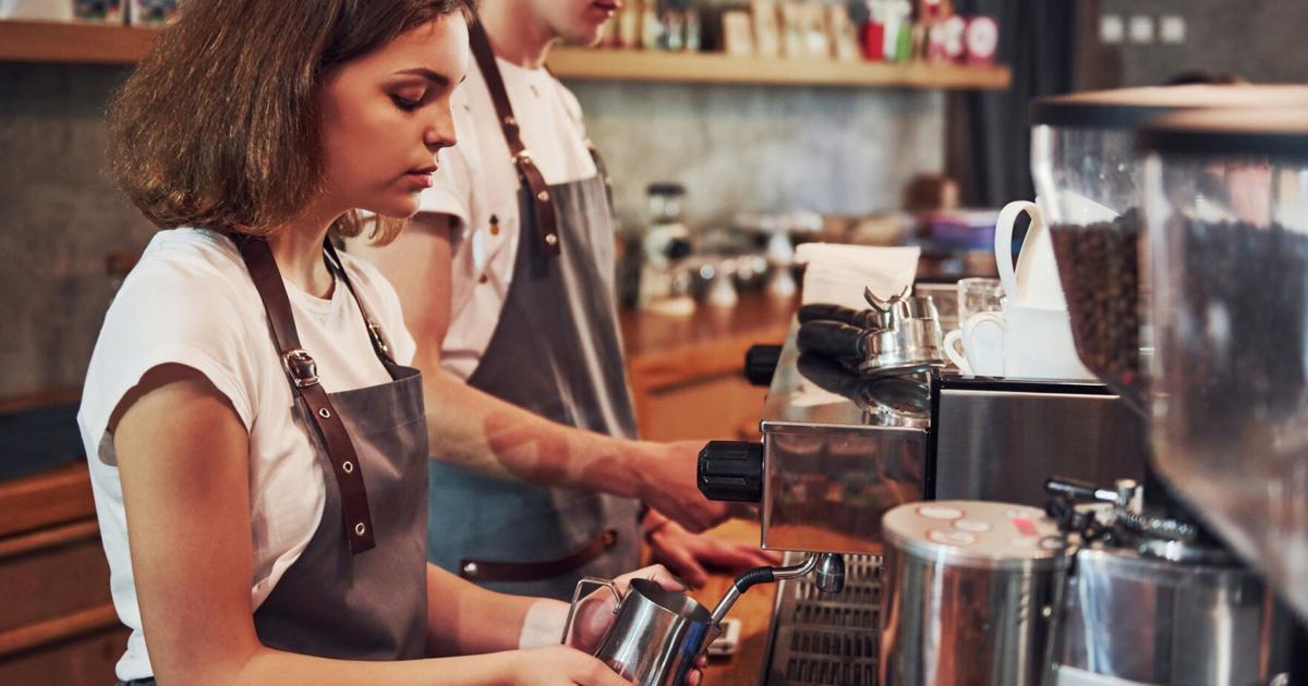 Aumenta 33% solicitudes de empleo de verano entre jóvenes por alto costo de vida