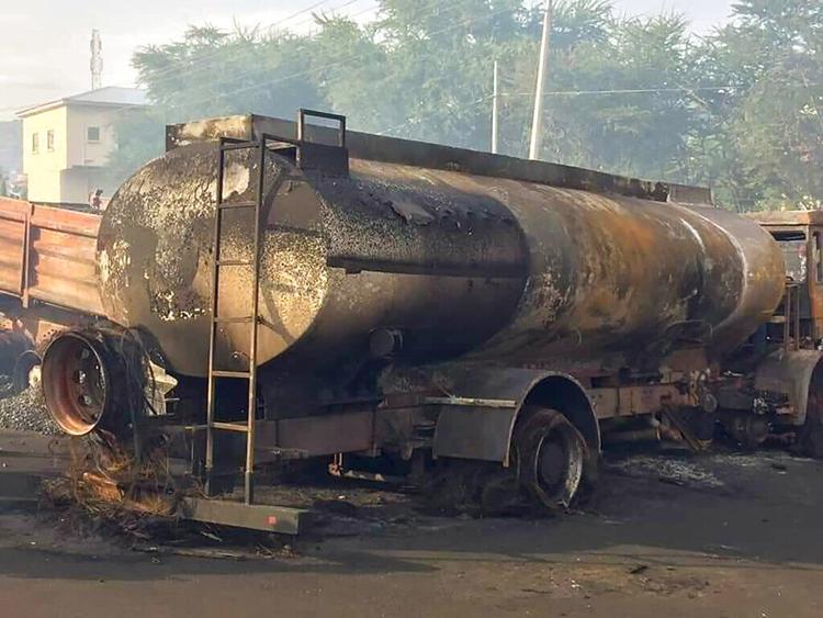 Al menos 98 personas murieron al estallar un camión cisterna en Sierra Leona 6186dc8d32a9f.image