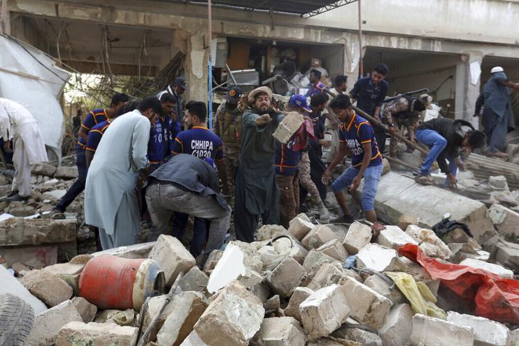 Asciende la cifra de muertos a 17 tras una explosión en Pakistán 61bf999d2da52.image