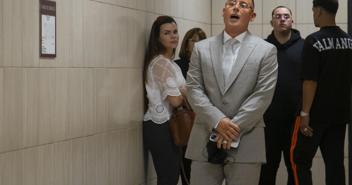 Expareja de Cosculluela presenta querella por presunto desfalco de un Porsche Panamera
