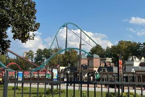 Imagen del artículo de El Vocero: Six Flags instalará cinturones de seguridad en montañas rusas tras muerte de pasajero