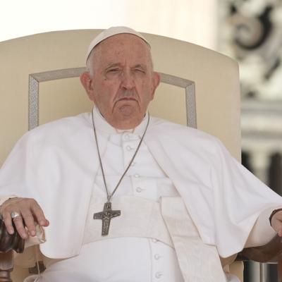 Papa Francisco retoma labores desde el hospital tras operación abdominal