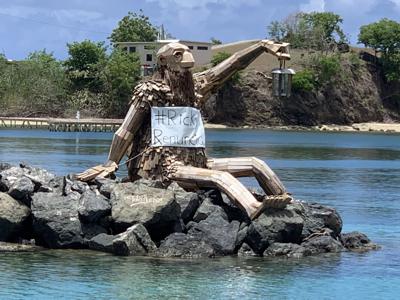 Héctor el Protector reclama la renuncia de Rosselló 