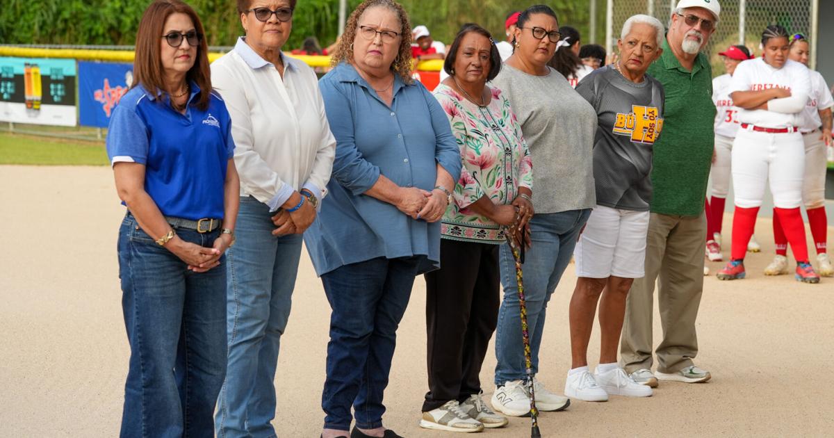 Medio siglo de historia: reconocen legado del sóftbol femenino universitario