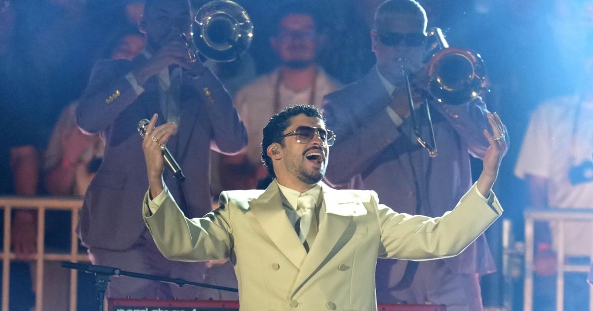 Bad Bunny llena Barcelona con momentos virales en su gira "DeBÍ TiRAR MáS FOToS"