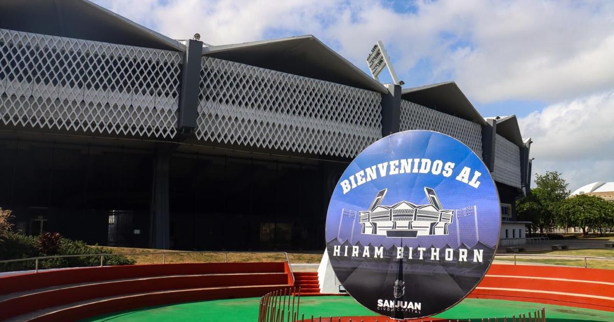 Fanáticos esperan afuera del Bithorn por boletos de Bad Bunny pese a advertencias